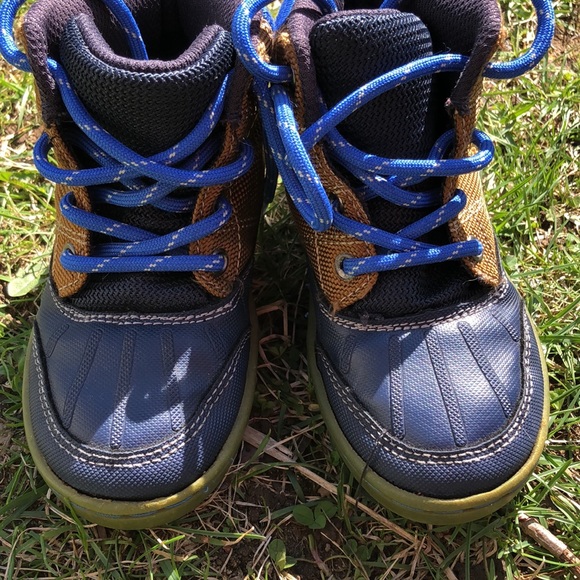 OshKosh boys size 10 boot - Picture 7 of 8